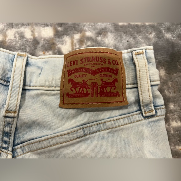 Like New Levi’s Mile High Super Skinny Jeans - Picture 6 of 8